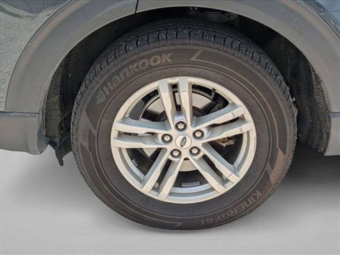 Used 2022 Ford Explorer XLT w/ Class IV Trailer Tow Package RWD image 9