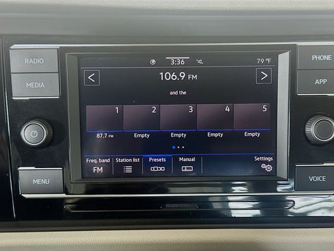 Used 2023 Volkswagen Jetta SE w/ Panoramic Sunroof Package FWD image 19