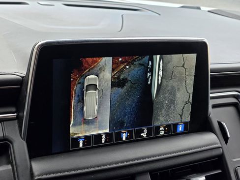 Used 2023 Chevrolet Suburban LT w/ Luxury Package image 21