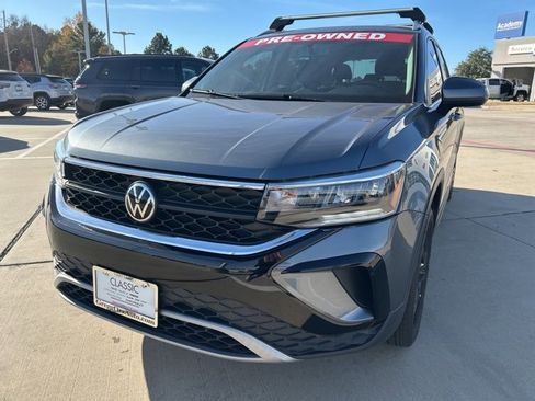 Used 2022 Volkswagen Taos SE image 3