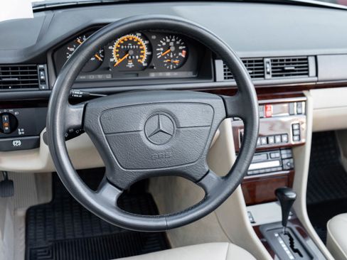 Used 1995 Mercedes-Benz E 320 Convertible image 12