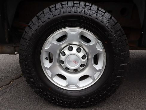 Used 2007 GMC Sierra 2500 SLT w/ Z71 Off-Road Package image 40