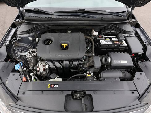 Used 2019 Hyundai Elantra SE FWD image 19