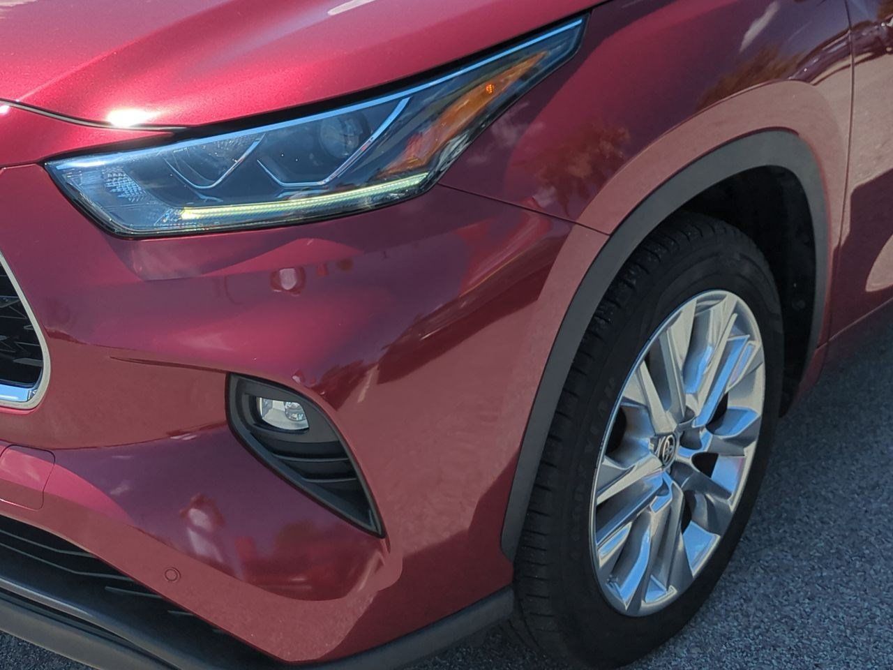 Used 2021 Toyota Highlander Limited FWD image 10