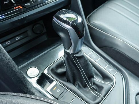 Used 2023 Volkswagen Tiguan SE R-Line FWD image 10