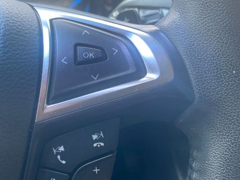 Used 2017 Ford Edge SEL FWD image 9