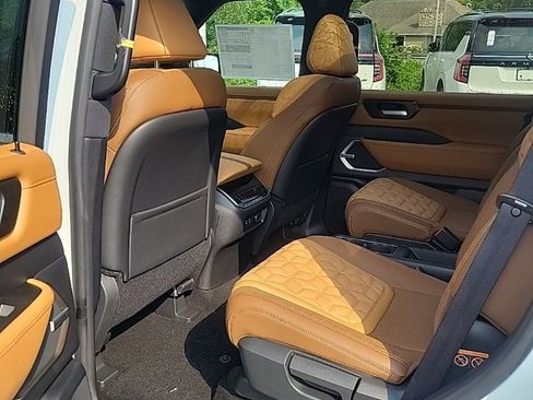 Used 2025 Nissan Armada Platinum Reserve image 37