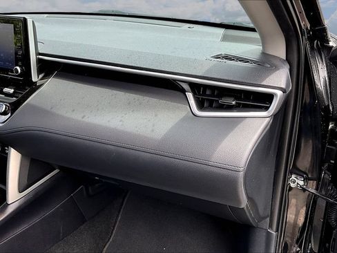 Used 2022 Toyota Corolla Cross XLE FWD image 25