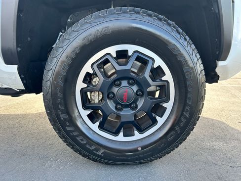 Certified 2024 Toyota Tacoma TRD Off-Road AWD/4WD image 30