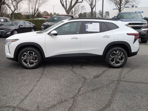 Certified 2025 Chevrolet Trax LT w/ LT Convenience Package image 6