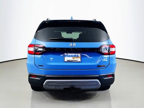 Used 2025 Honda Pilot TrailSport image 8