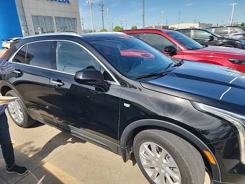Used 2023 Cadillac XT4 Luxury w/ Cold Weather Package AWD/4WD image 10