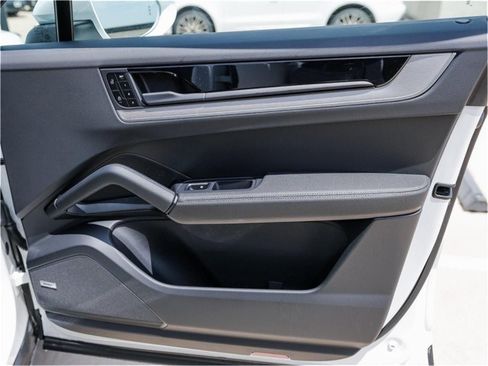 Certified 2025 Porsche Cayenne Coupe AWD/4WD image 26