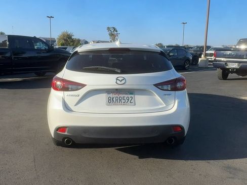 Used 2016 MAZDA MAZDA3 i Touring w/ Popular Equipment Package FWD image 4