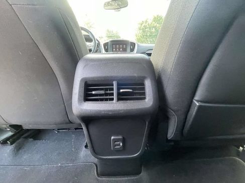 Used 2024 GMC Terrain SLE FWD image 17