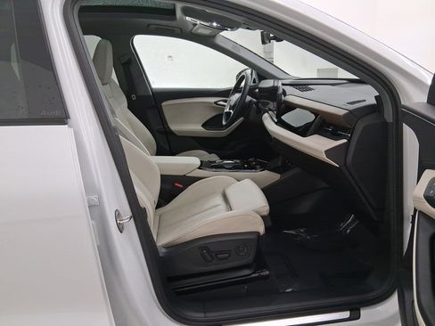 Used 2025 Audi Q6 e-tron Premium Plus image 32