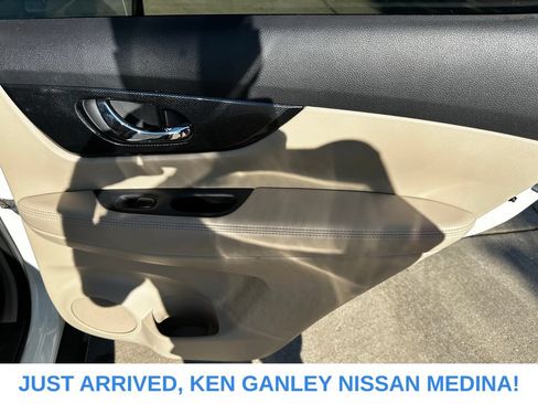 Used 2016 Nissan Rogue SL w/ SL Premium Package AWD/4WD image 20