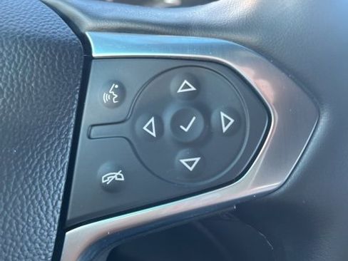 Used 2023 Chevrolet Traverse RS image 18