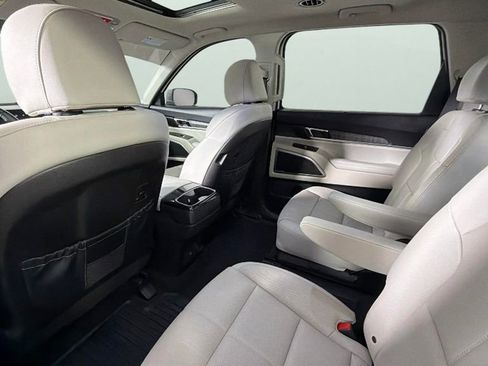 Used 2024 Kia Telluride EX w/ EX Captain's Chair Package FWD image 29
