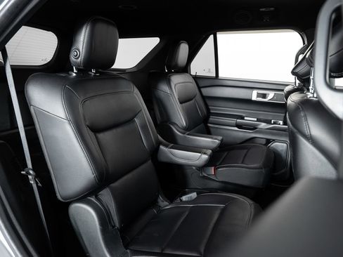 Used 2020 Ford Explorer XLT w/ Equipment Group 202A image 26