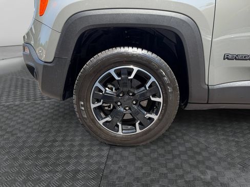 Used 2023 Jeep Renegade Latitude AWD/4WD image 14