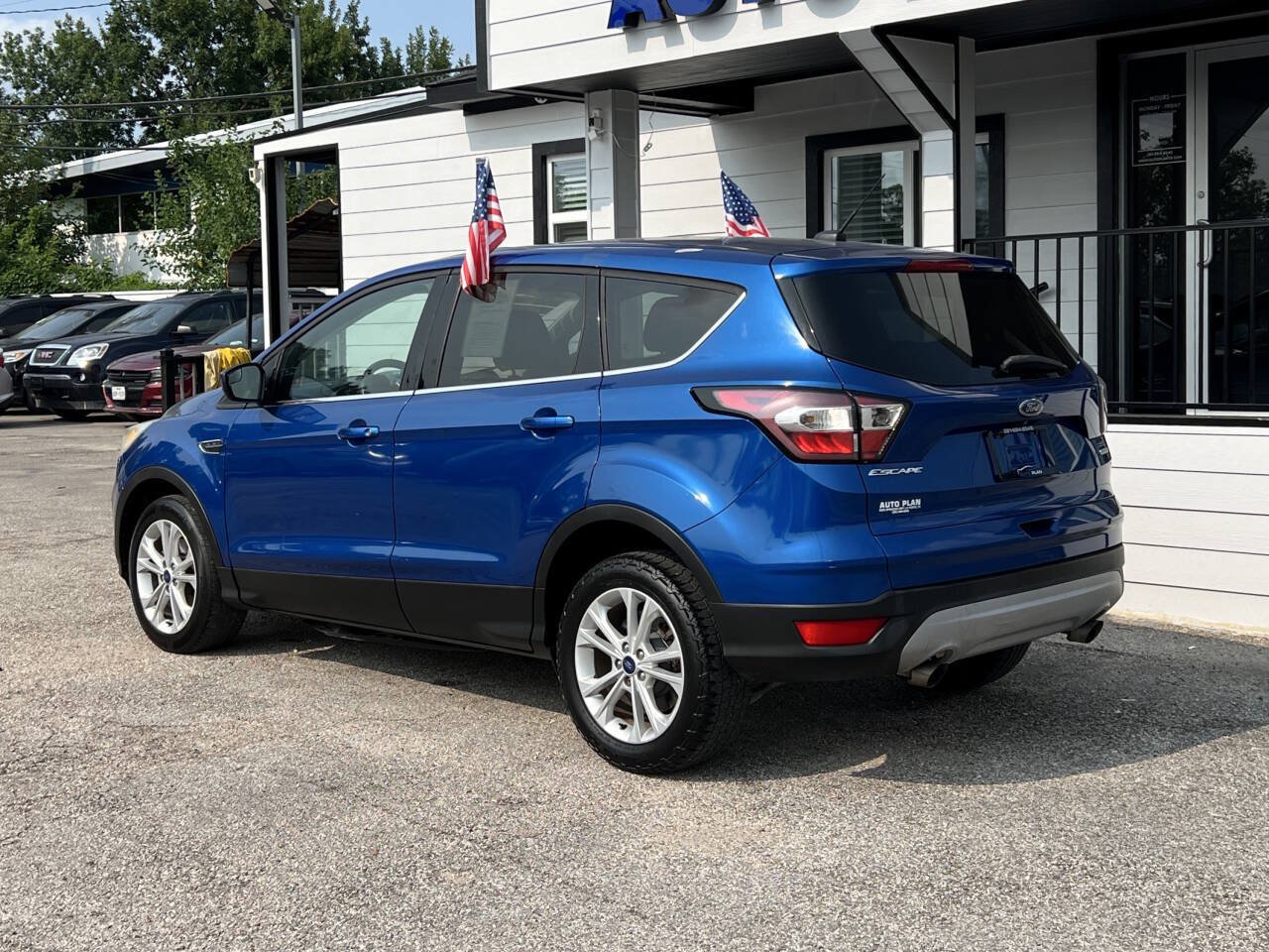 Used 2017 Ford Escape SE FWD image 7