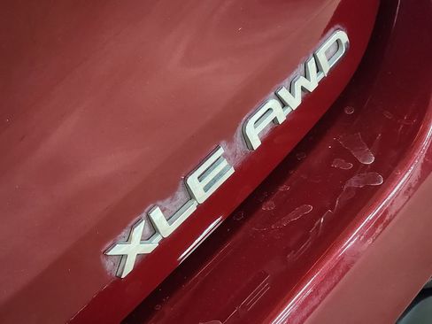 Used 2022 Toyota Highlander XLE image 26