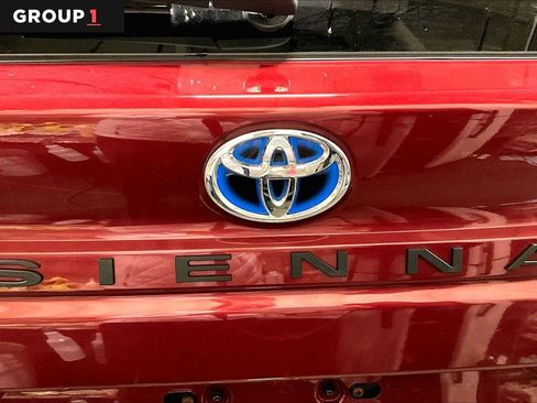 Used 2023 Toyota Sienna LE image 30
