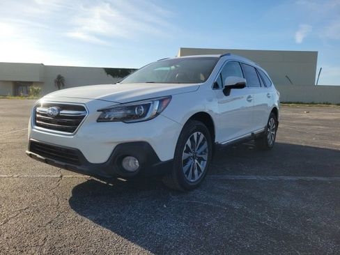 Used 2018 Subaru Outback 3.6R Touring w/ Popular Package #3 AWD/4WD image 2