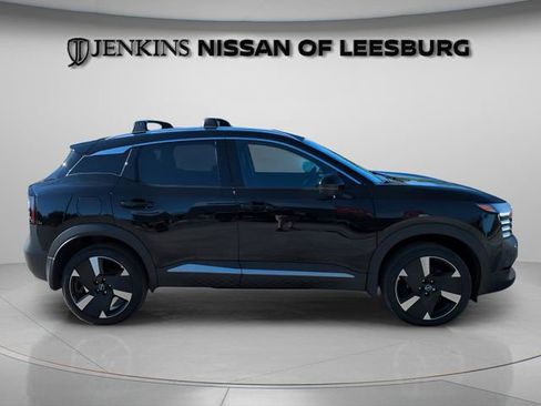 New 2026 Nissan Kicks SR w/ Cold Weather Package FWD image 2