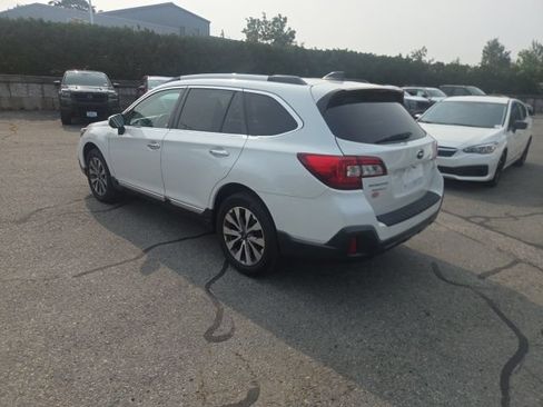 Used 2019 Subaru Outback 2.5i Touring AWD/4WD image 3