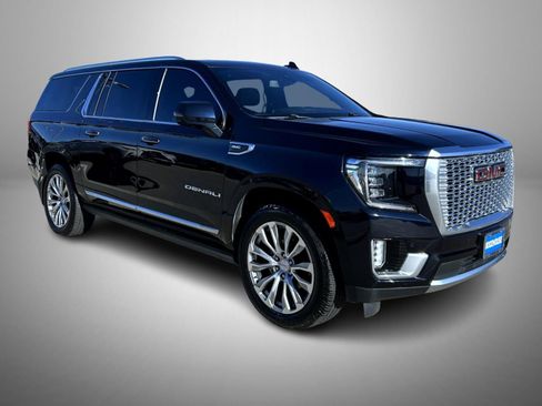 Used 2022 GMC Yukon XL Denali image 3