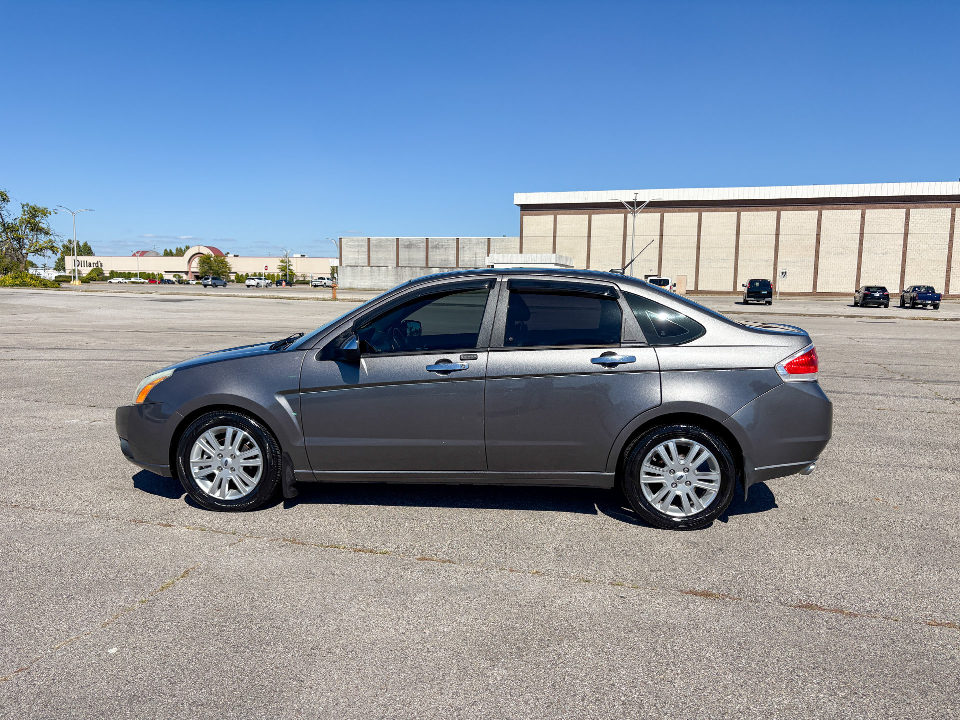 Used 2010 Ford Focus SEL FWD image 5