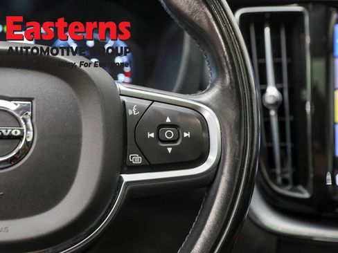 Used 2019 Volvo XC60 T5 Momentum w/ Multimedia Package image 20