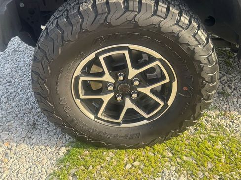 Used 2025 Jeep Wrangler Unlimited Rubicon image 12