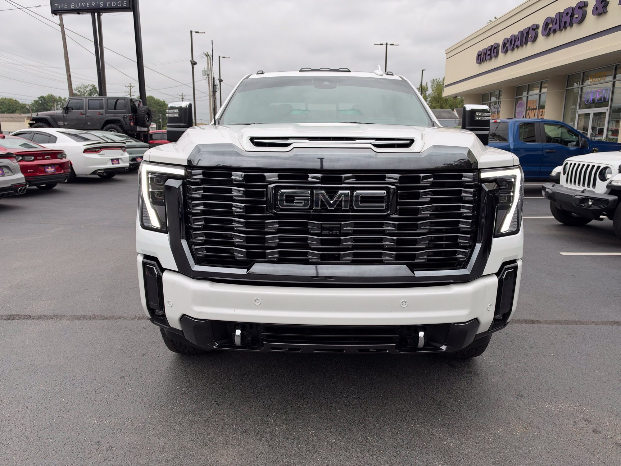 Used 2024 GMC Sierra 2500 Denali Ultimate AWD/4WD image 2