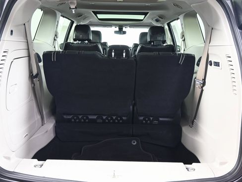 Used 2020 Chrysler Pacifica Limited image 18