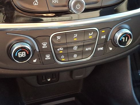 Used 2023 Chevrolet Traverse LT AWD/4WD image 18