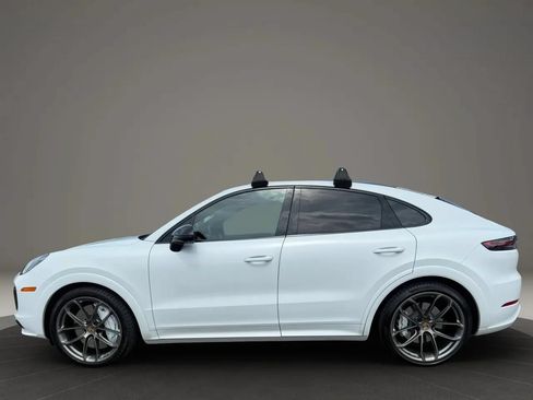 Used 2022 Porsche Cayenne Turbo AWD/4WD image 7