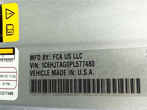 Used 2023 Jeep Gladiator Willys image 34