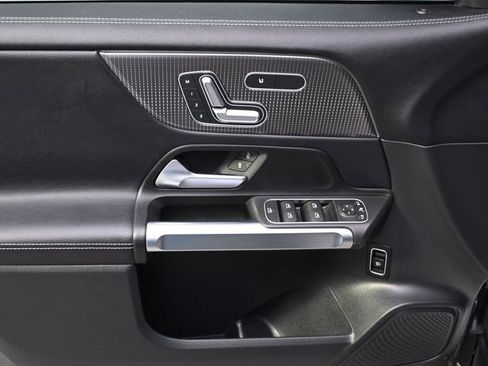 Used 2021 Mercedes-Benz GLB 250 4MATIC image 22