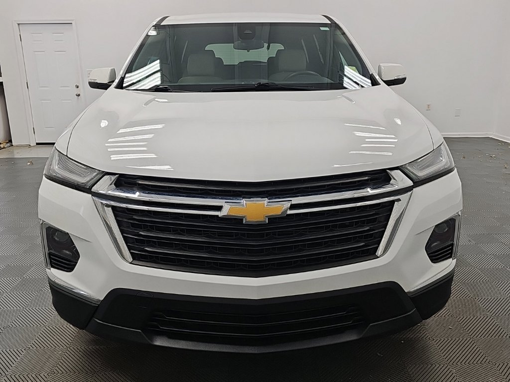 Used 2024 Chevrolet Traverse LS w/ Safety Package FWD image 4