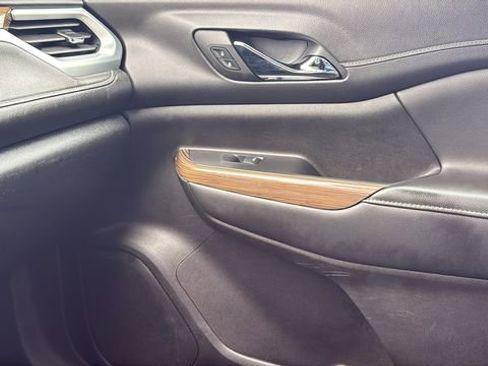 Used 2023 GMC Acadia SLE image 24