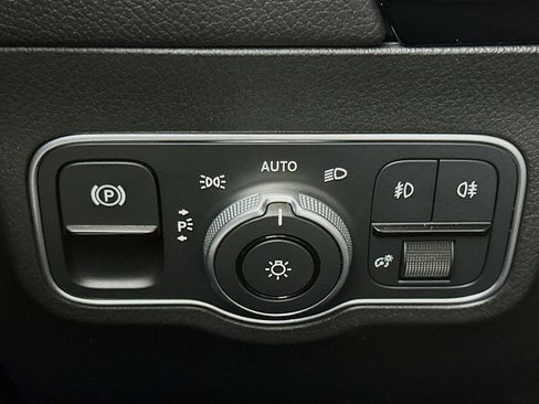 Used 2025 Mercedes-Benz GLA 250 image 11