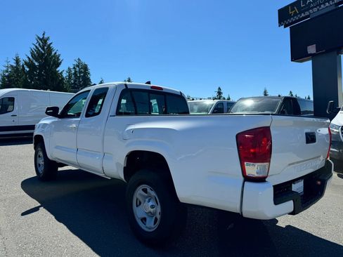 Used 2017 Toyota Tacoma SR RWD image 8