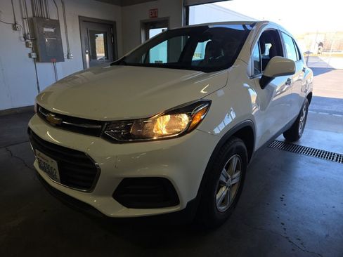 Used 2020 Chevrolet Trax LS image 1