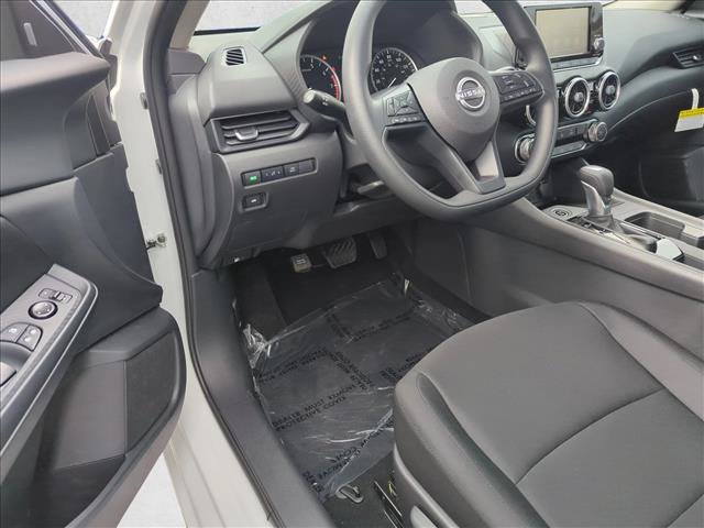 Used 2025 Nissan Sentra S w/ Lighting Package FWD image 4