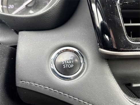 Used 2022 Toyota Highlander XLE image 40