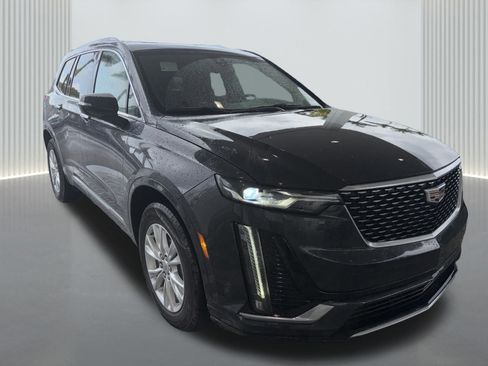 Used 2023 Cadillac XT6 Luxury FWD image 2