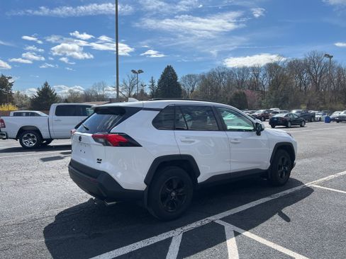 Used 2020 Toyota RAV4 XLE w/ Convenience Package image 6